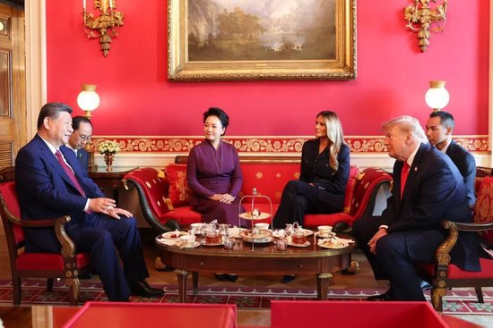 习近平和彭丽媛同特朗普夫妇茶叙，高清大图来了！