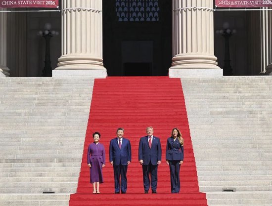 习近平和彭丽媛同特朗普夫妇茶叙	，高清大图来了！