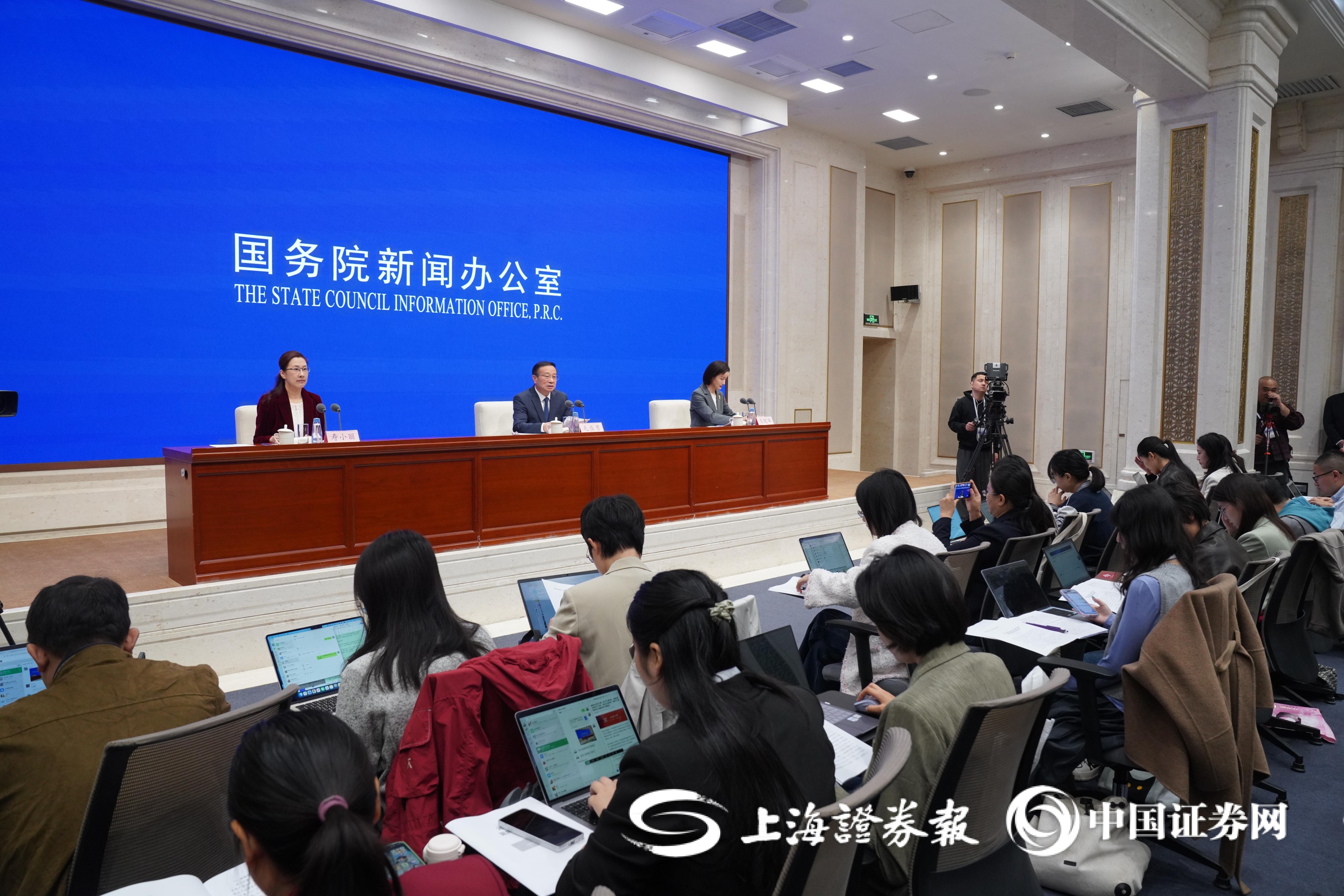 国家统计局：今年增长目标顺利实现的有利因素比较多