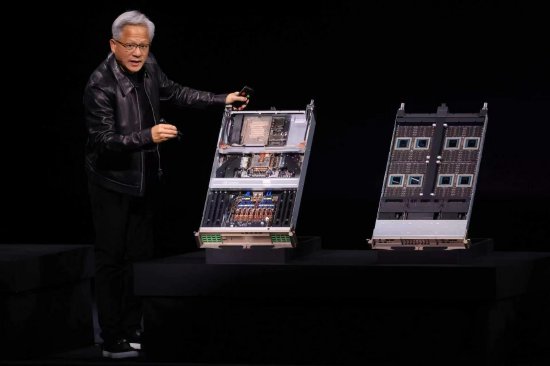 黄仁勋柏林演讲实录：借鉴人形机器人、AI工厂、CUDA-X、自动驾驶、物理AI、医疗智能体多点发布